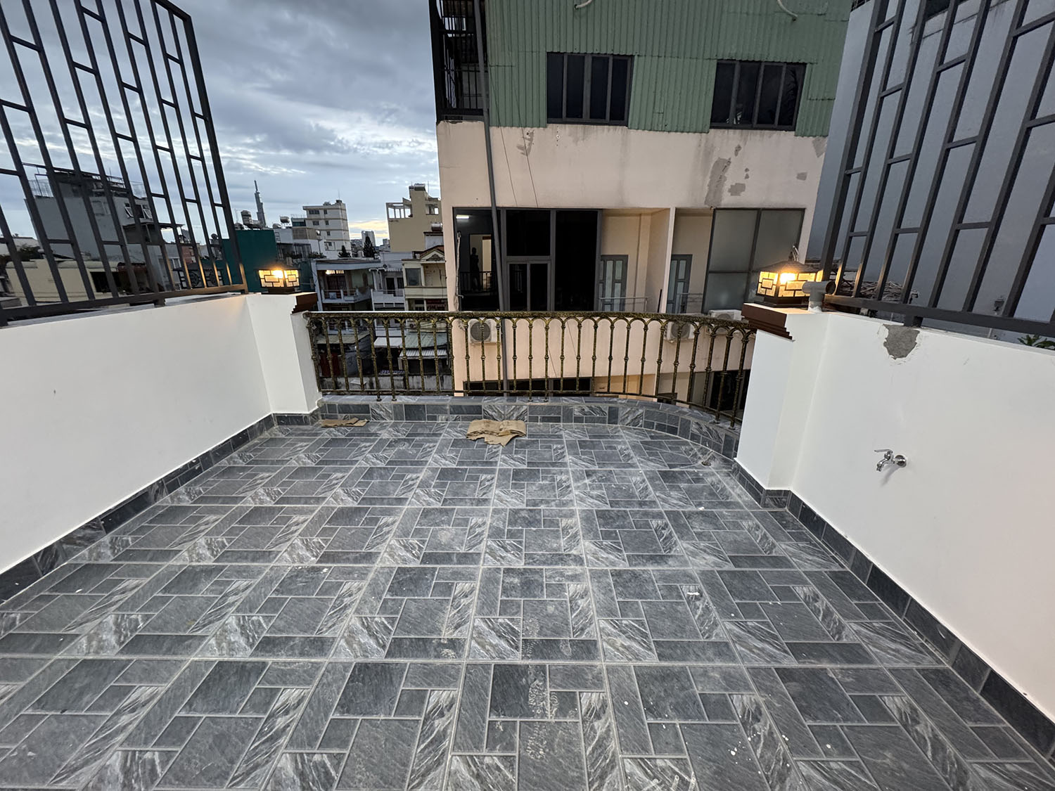Tuyệt phẩm đẹp lung linh 3 lầu (4mx12m=48m2 vuông vức) mới 100% hẻm xe hơi khu VIP Hồ Xuân Hương